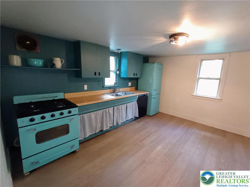 331 South Broad Street Bangor, PA 18013 - Photo 2 of 6