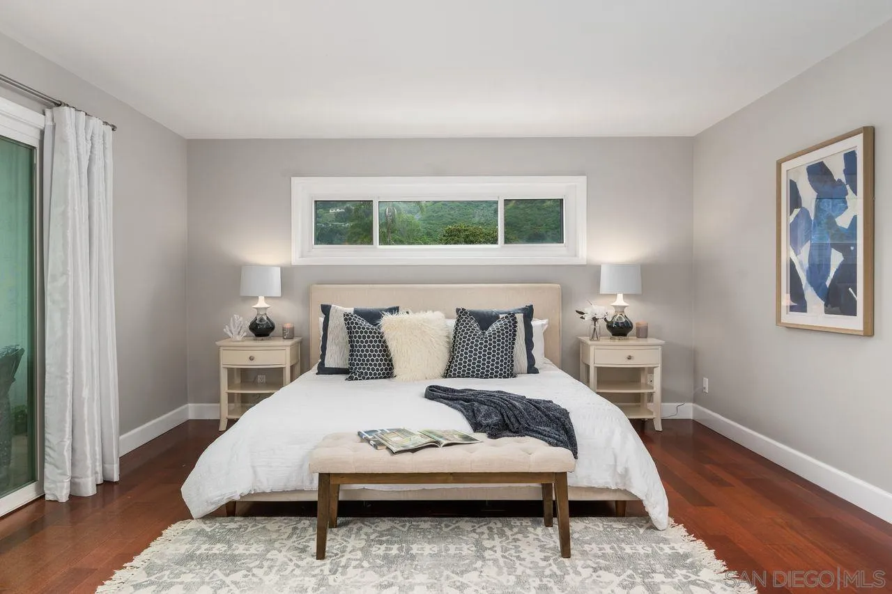 2362 Torrey Pines Road, Unit 33 La Jolla, CA 92037 - Photo 14 of 32 a bedroom with a bed and a window