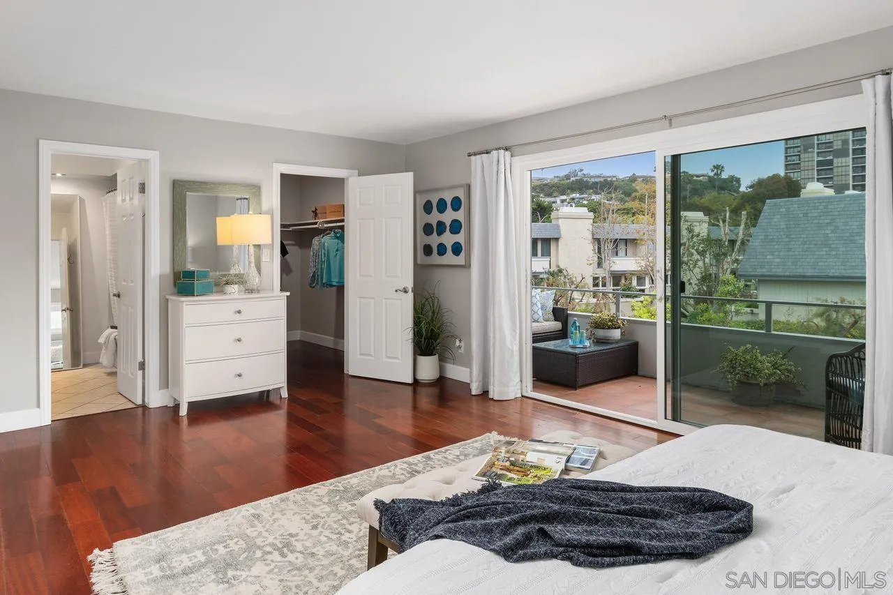 2362 Torrey Pines Road, Unit 33 La Jolla, CA 92037 - Photo 15 of 32 a living room with furniture and a large window