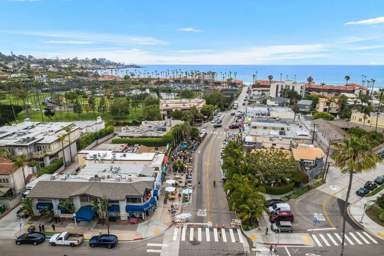 2362 Torrey Pines Road, Unit 33 La Jolla, CA 92037 - Photo 31 of 32 a view of a city