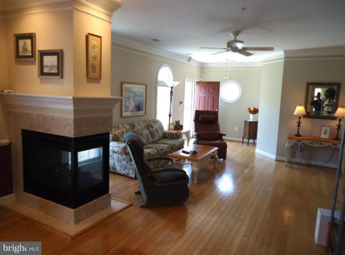 351 Hamlet Circle Edgewater, MD 21037 - Photo 21 of 30 Living Room