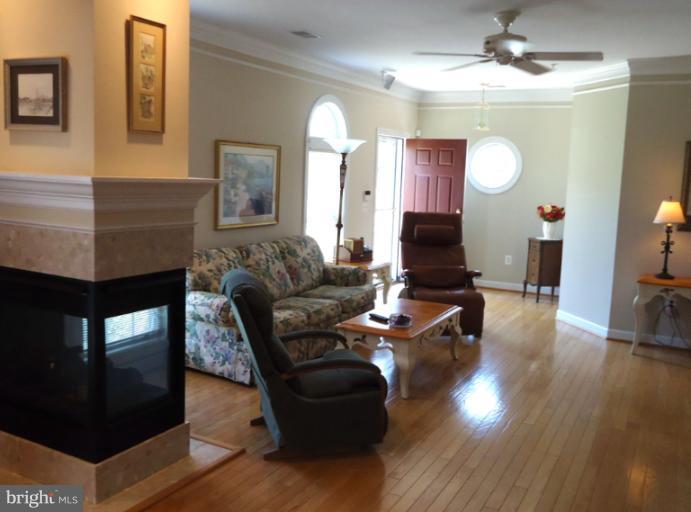 351 Hamlet Circle Edgewater, MD 21037 - Photo 23 of 30 Living Room
