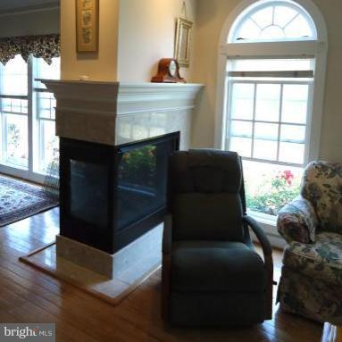 351 Hamlet Circle Edgewater, MD 21037 - Photo 10 of 30 Living Room