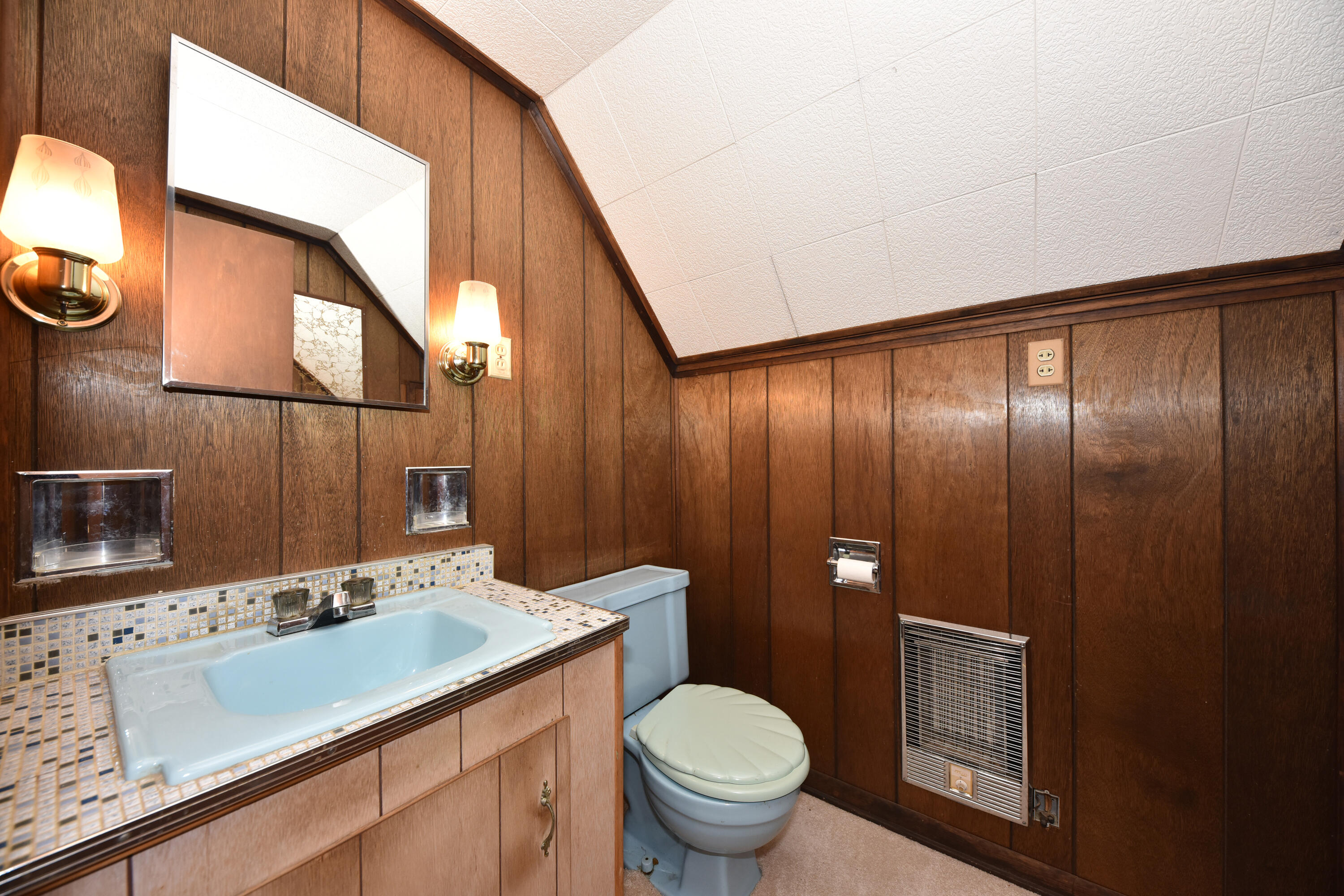 1532 North 58th Street Milwaukee, WI 53208 - Photo 12 of 17 Upper 1/2 Bath