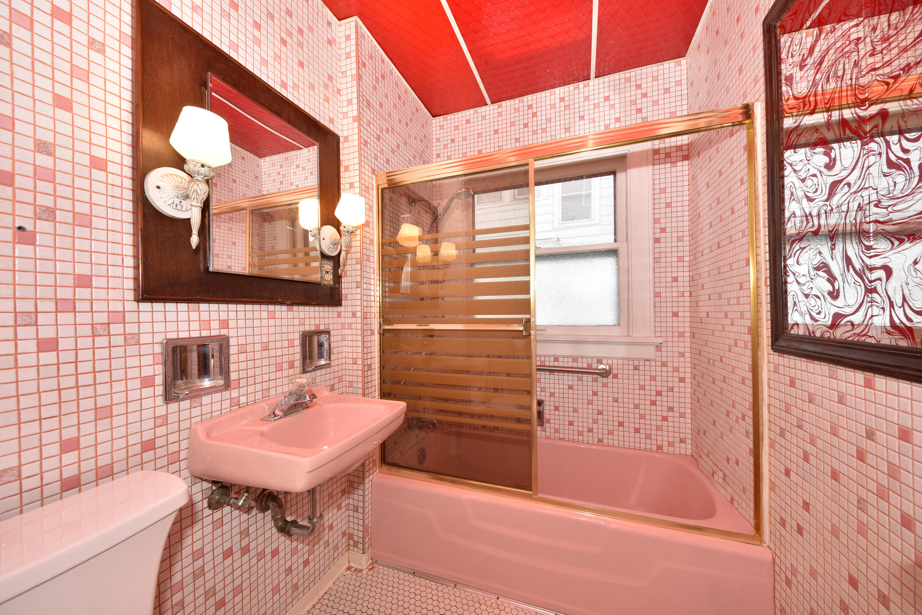 1532 North 58th Street Milwaukee, WI 53208 - Photo 13 of 17 Main Level Full Bath