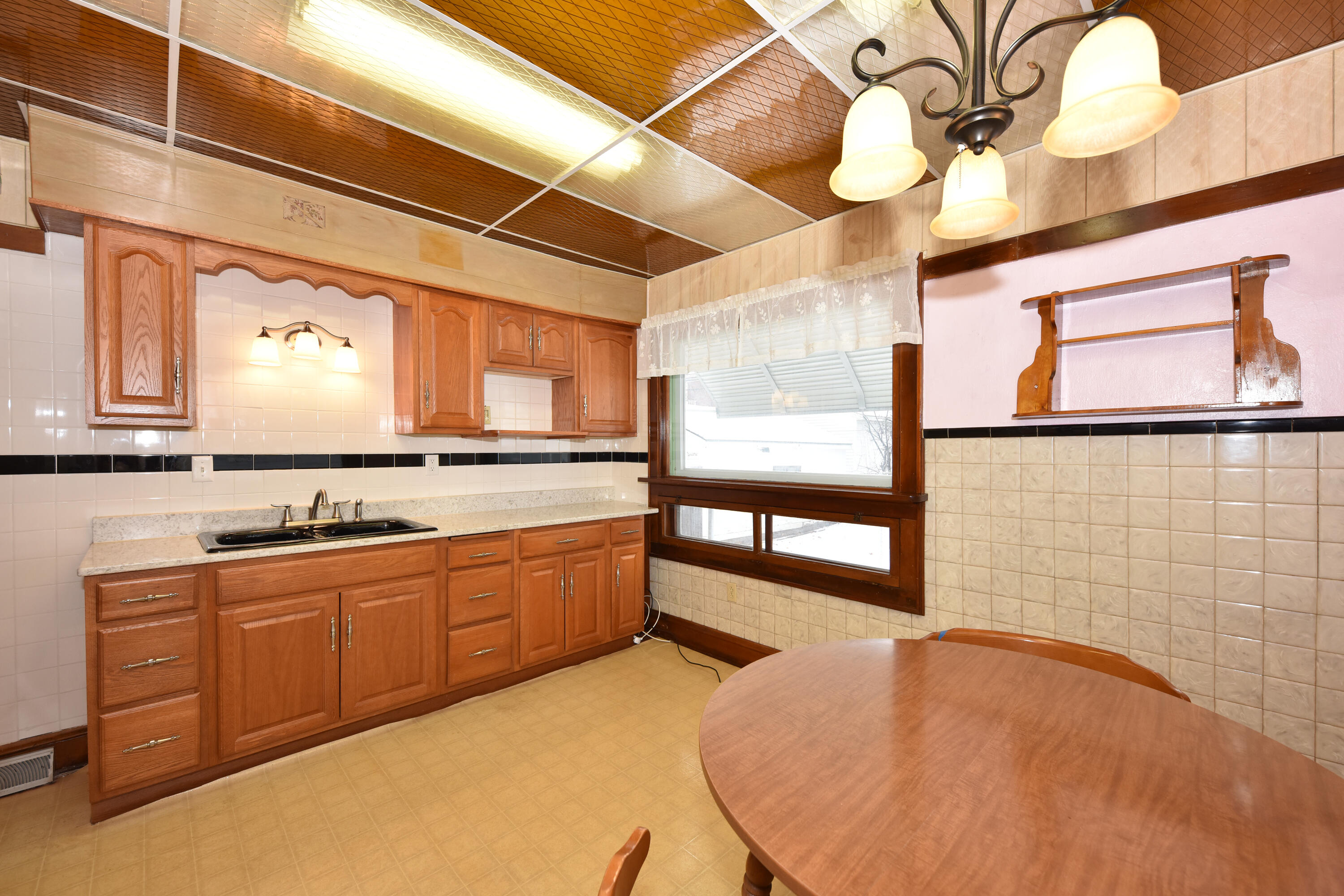 1532 North 58th Street Milwaukee, WI 53208 - Photo 5 of 17 Kitchen