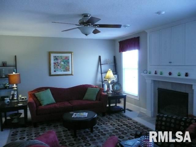 4040 Raleigh Avenue Bettendorf, IA 52722 - Photo 2 of 9 Gallery Image 2