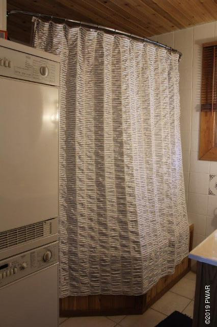 117 Lake Shore Road Paupack, PA 18451 - Photo 19 of 32 19 guest bath with jacuzzi