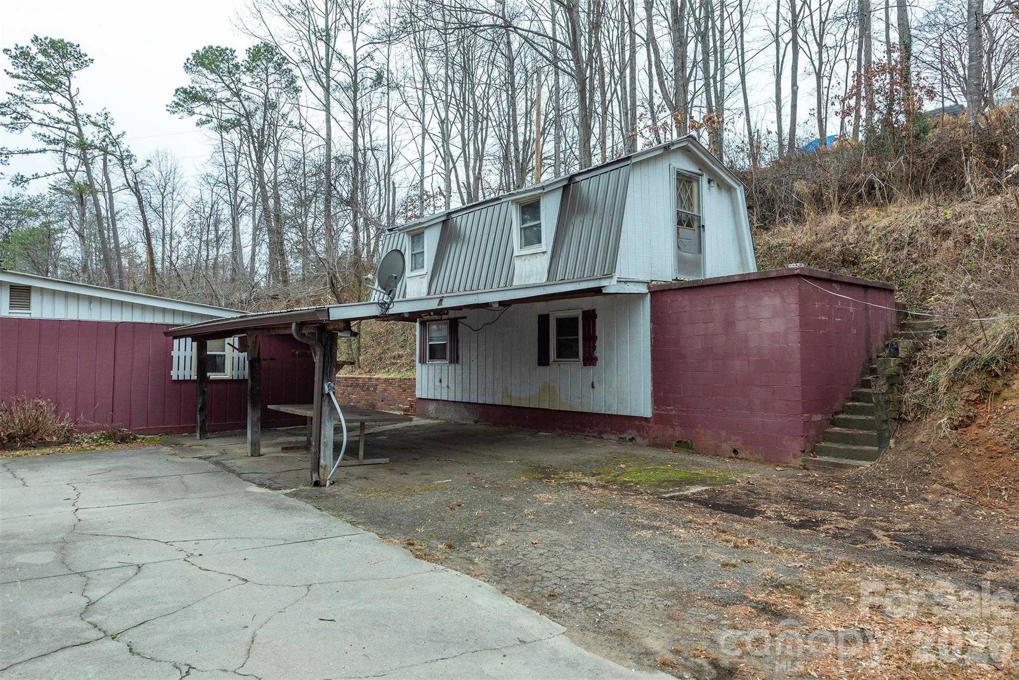 175 River Lane Canton, NC 28716 - Photo 33 of 35 a house with a outdoor space