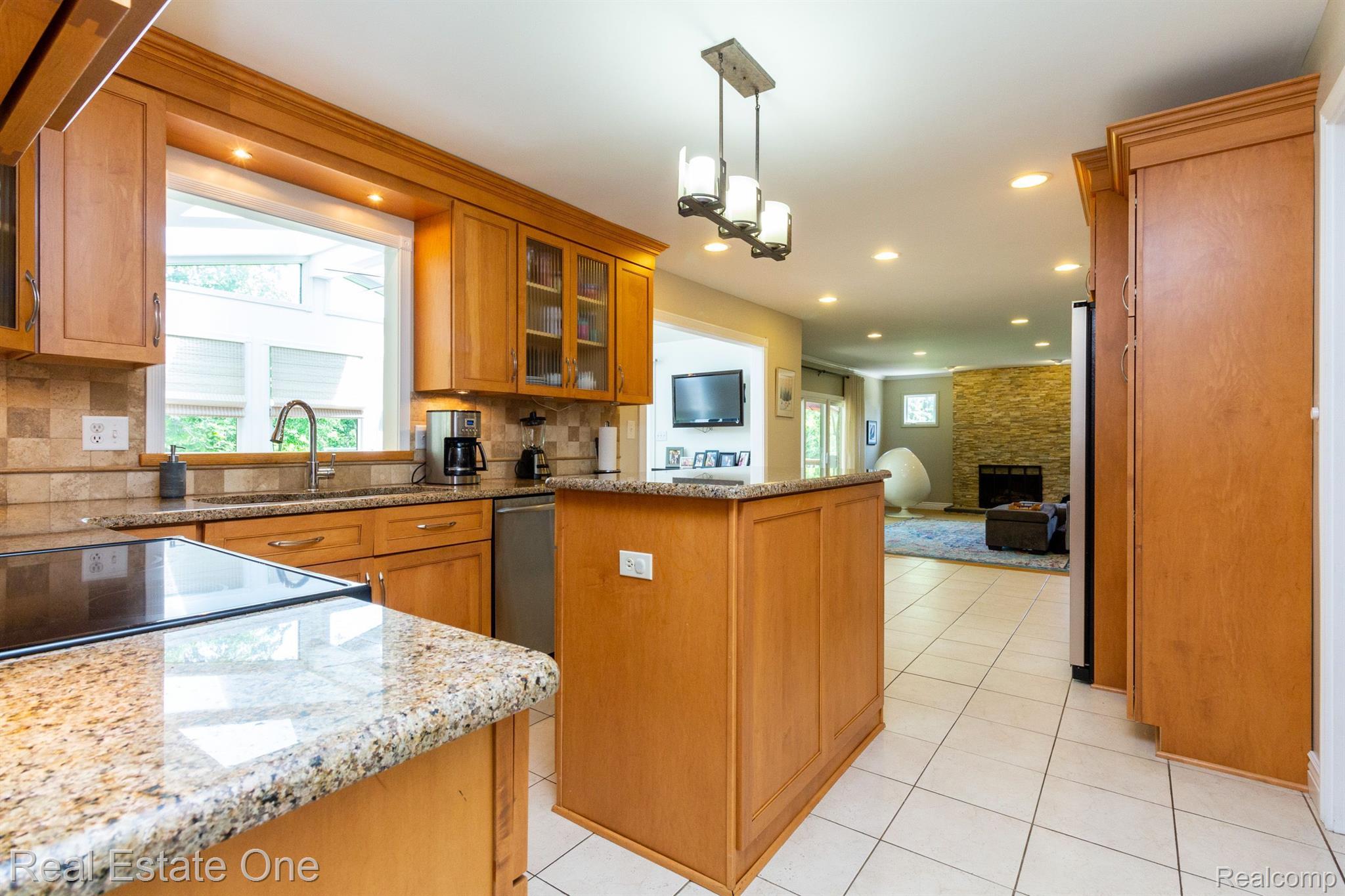 594 Shellbourne Drive Rochester, MI 48309 - Photo 10 of 59 Gallery Image 10