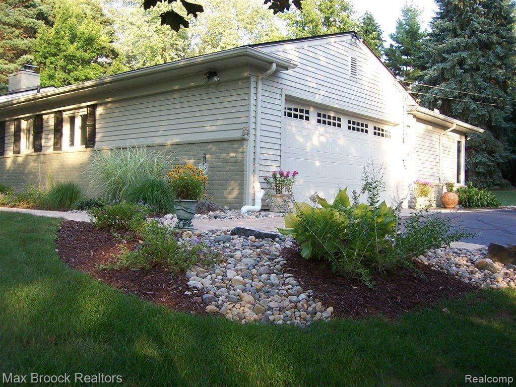 4645 Pickering Road Bloomfield Hills, MI 48301 - Photo 23 of 23 New Professional Landscaping.JPG
