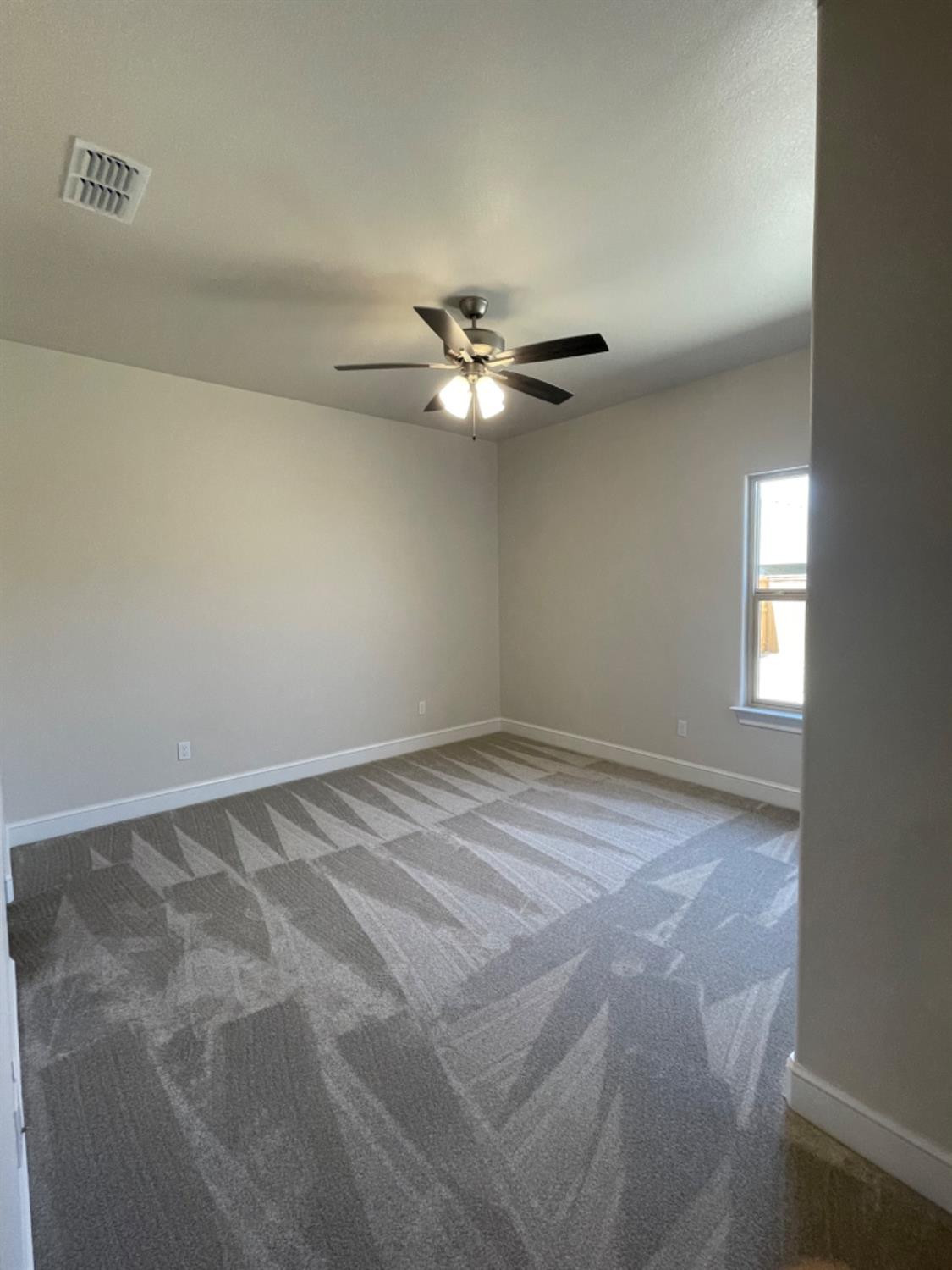 5718 119th Lubbock, TX 79424 - Photo 11 of 17 an empty room with a ceiling fan and window