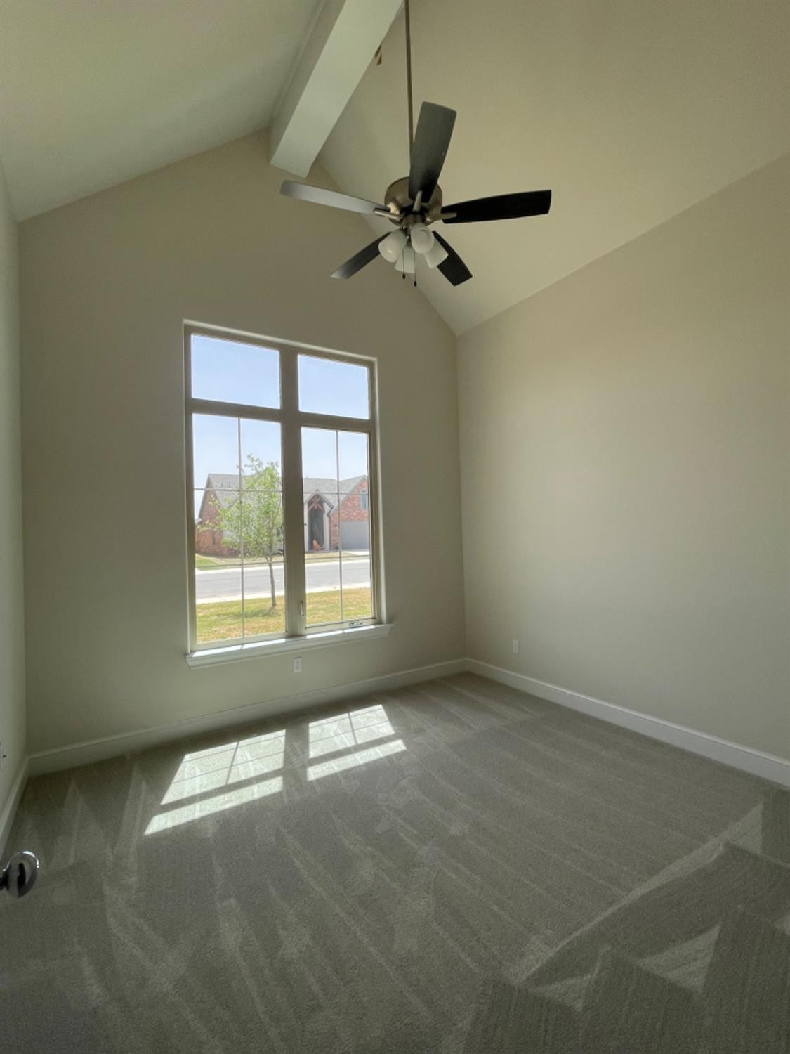 5718 119th Lubbock, TX 79424 - Photo 15 of 17 an empty room with a window