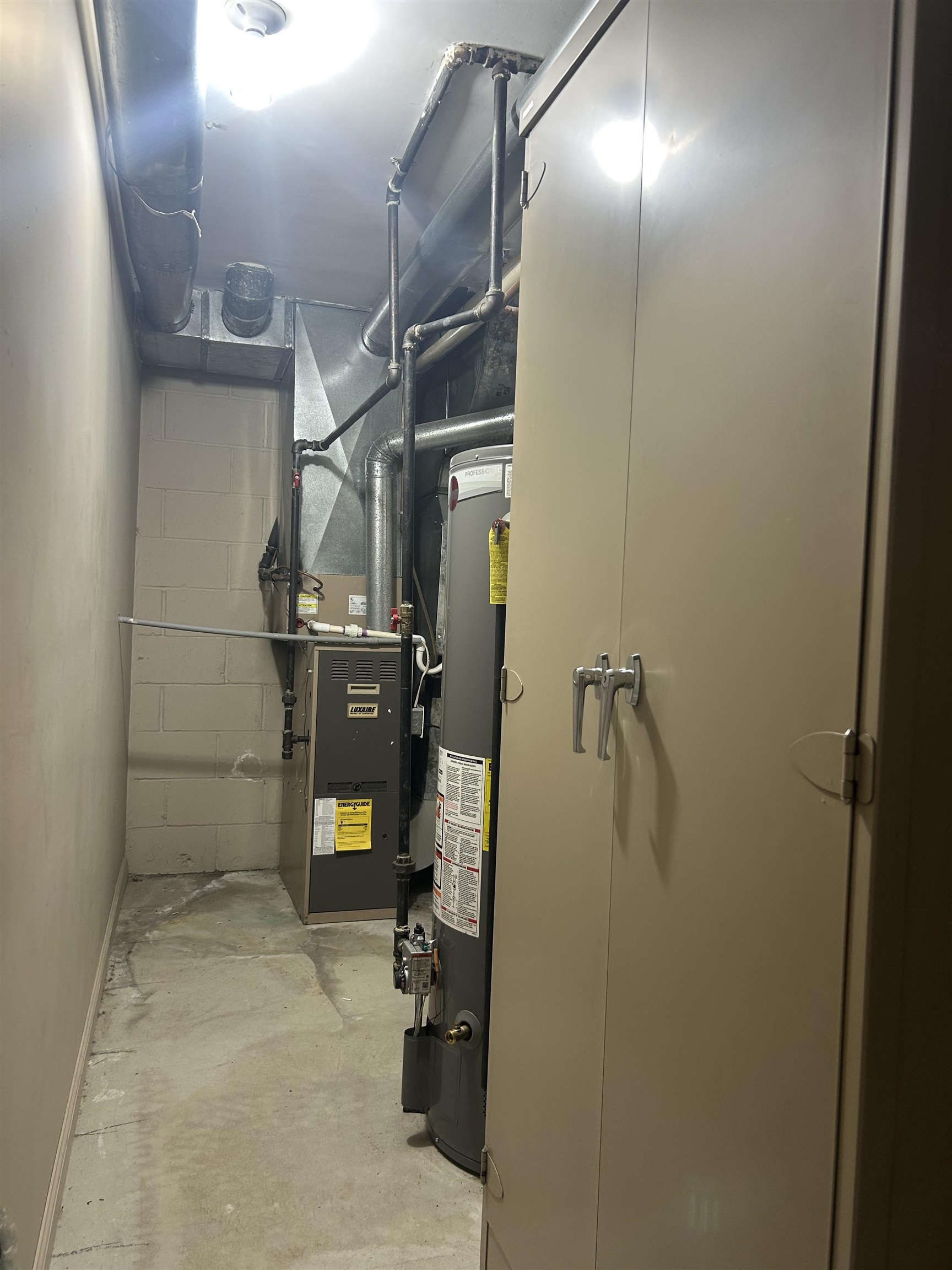 302 Grand Ridge Drive, Unit 302 Ridgefield, NJ 07657 - Photo 45 of 47 a bathroom with a shower