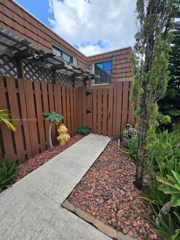 a view of a backyard with pathway