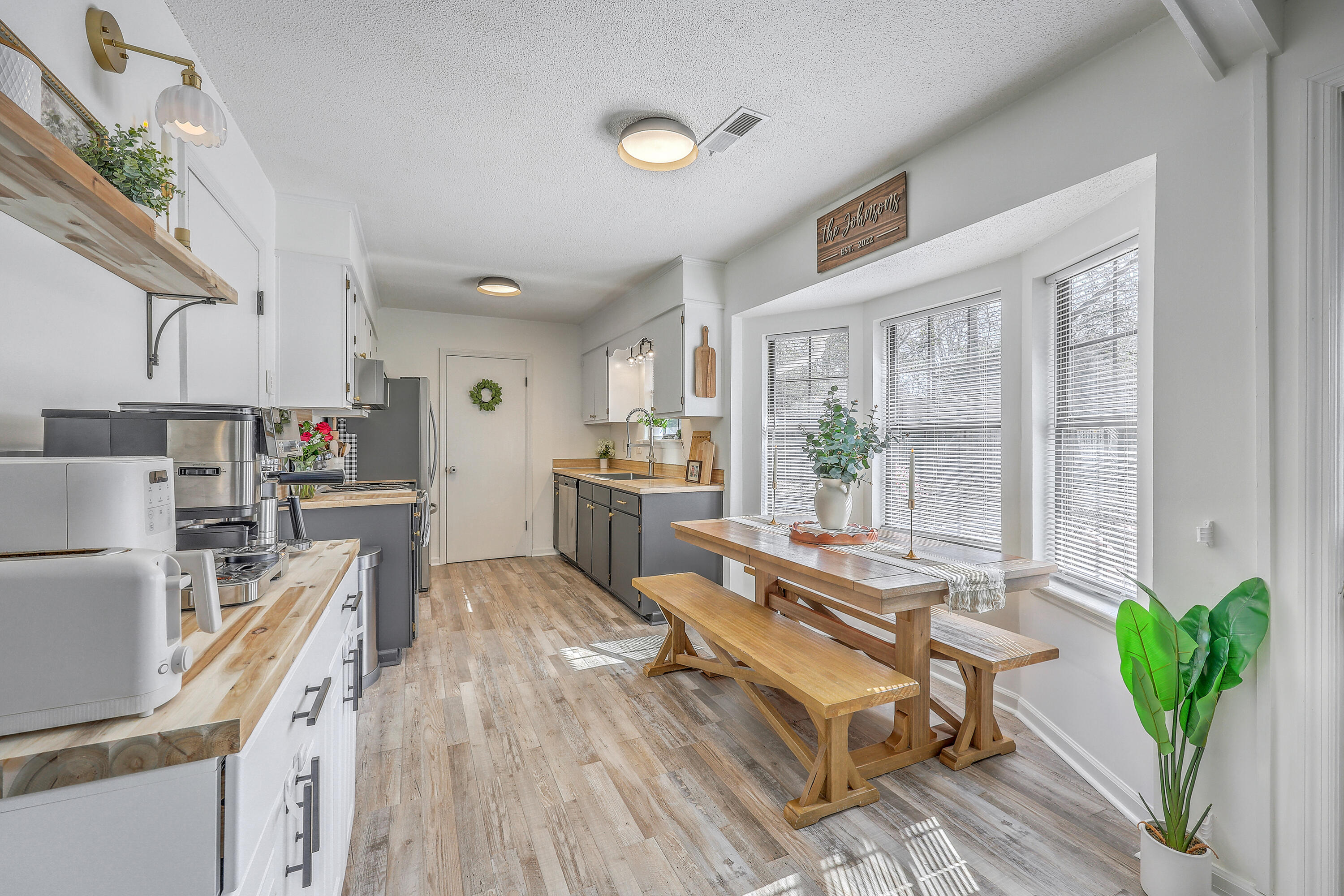 205 Kentucky Drive Ladson, SC 29456 - Photo 11 of 33 Eat-in Kitchen
