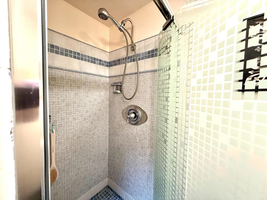 37800 Da Vall Drive, Unit 10 Rancho Mirage, CA 92270 - Photo 19 of 31 a bathroom with a shower