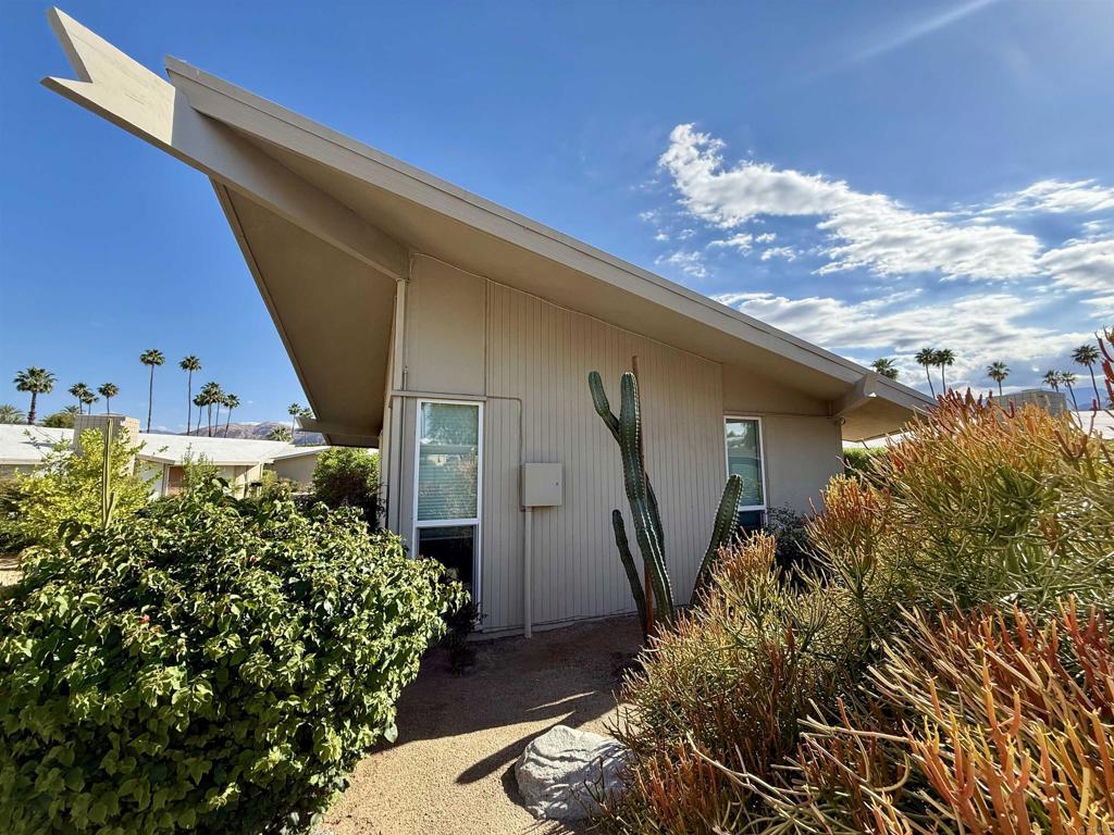 37800 Da Vall Drive, Unit 10 Rancho Mirage, CA 92270 - Photo 5 of 31 a view of a house with a flower garden
