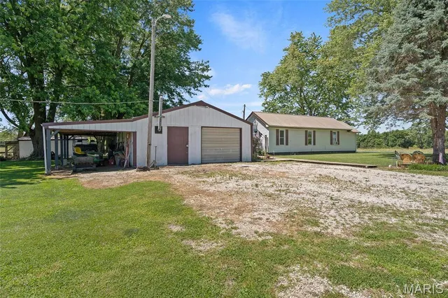 $470,000 | 3616 County Road 2860, Higbee, MO 65257