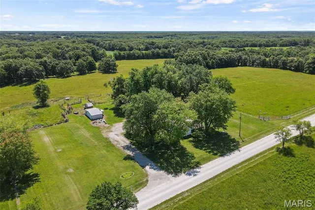 $470,000 | 3616 County Road 2860, Higbee, MO 65257