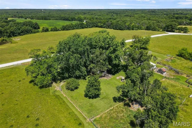 $470,000 | 3616 County Road 2860, Higbee, MO 65257