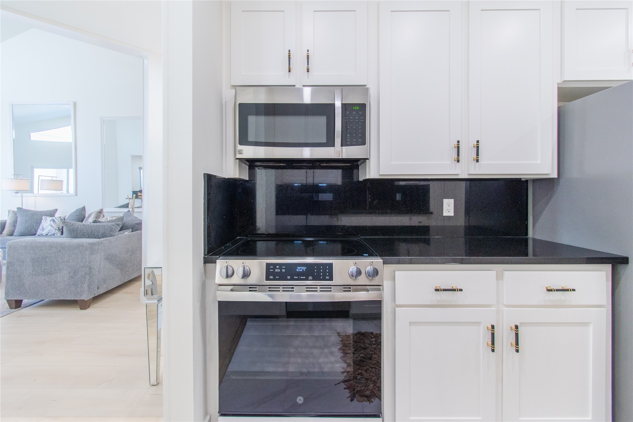727 Bunker Hill Road, Unit 43 Houston, TX 77024 - Photo 19 of 36 a kitchen with a stove and a microwave
