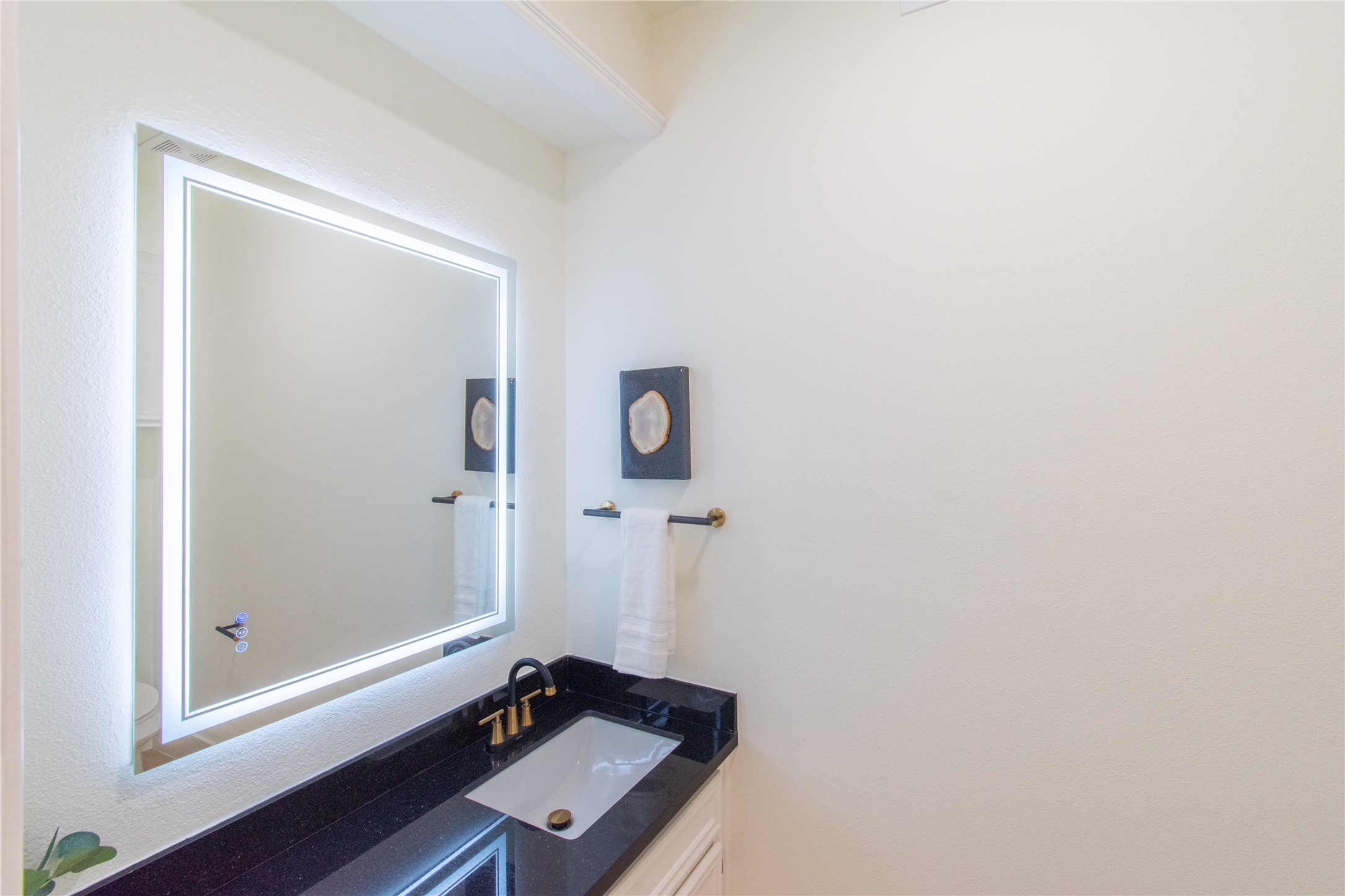 727 Bunker Hill Road, Unit 43 Houston, TX 77024 - Photo 20 of 36 a room with a window