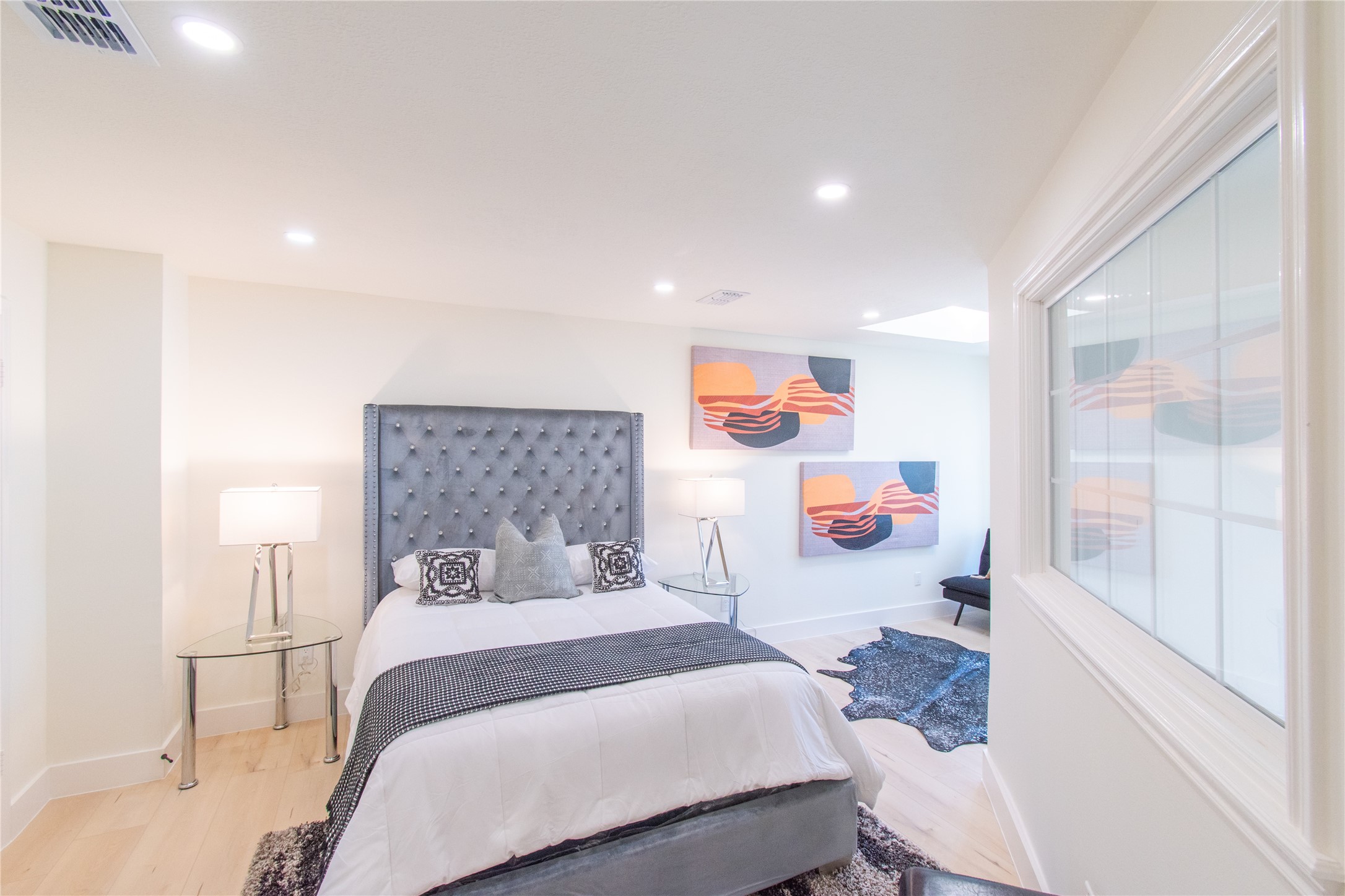 727 Bunker Hill Road, Unit 43 Houston, TX 77024 - Photo 27 of 36 a bedroom with a bed and a large mirror