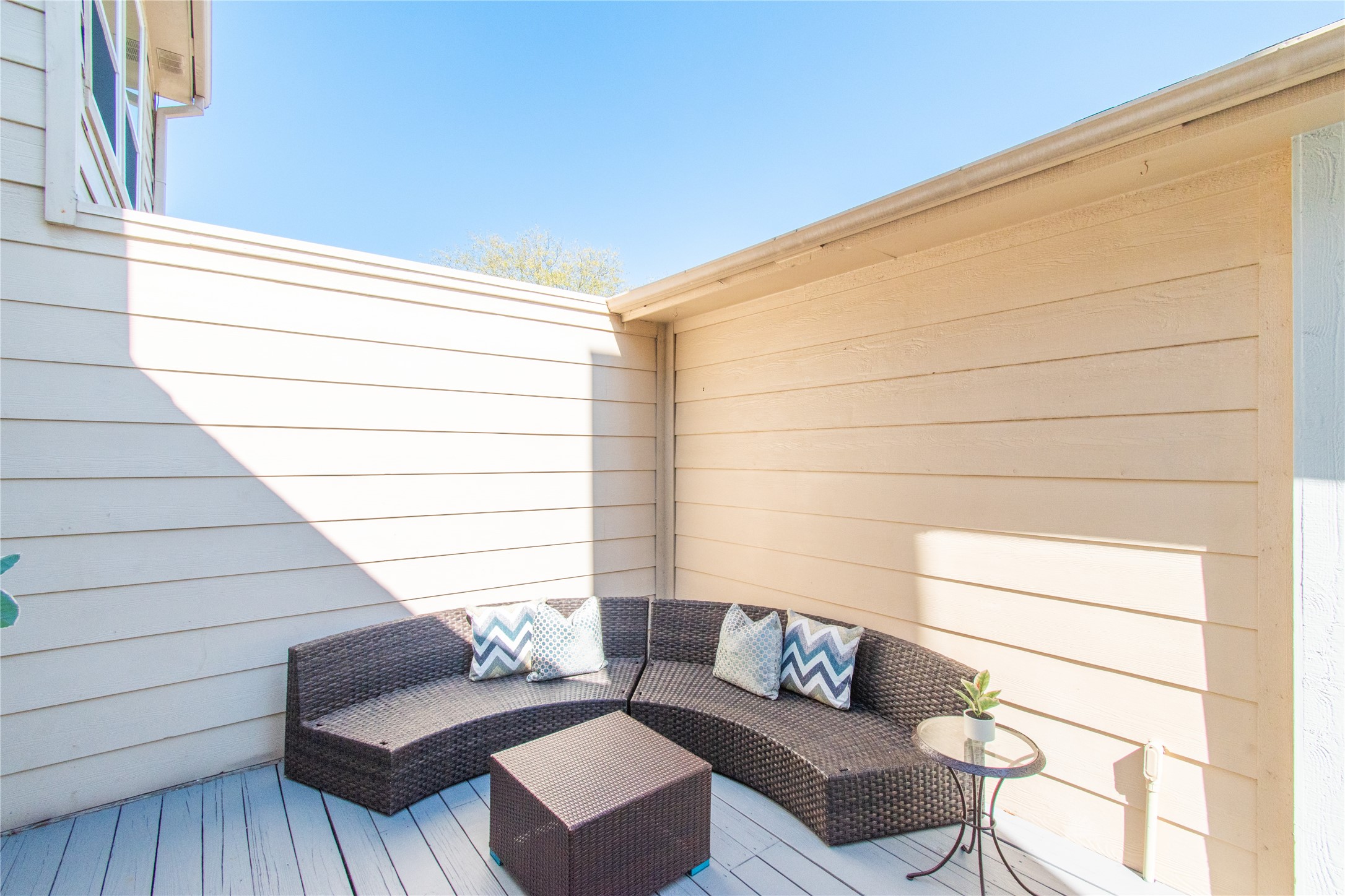 727 Bunker Hill Road, Unit 43 Houston, TX 77024 - Photo 34 of 36 a outdoor living space with patio furniture