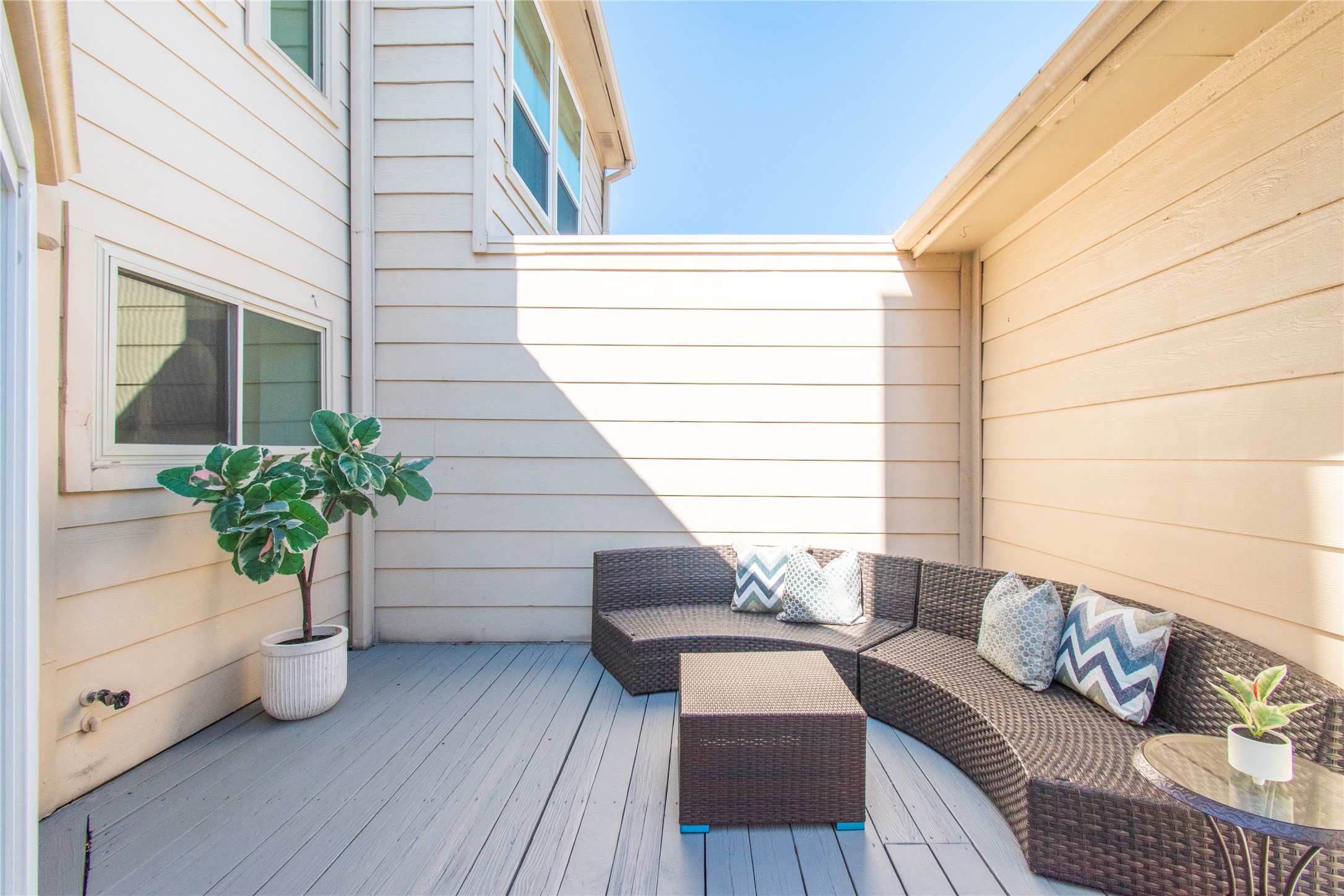 727 Bunker Hill Road, Unit 43 Houston, TX 77024 - Photo 35 of 36 a view of deck with patio