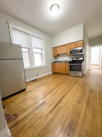 $1,300 | 915 West 32nd Street, Unit 1R, Chicago, IL 60608