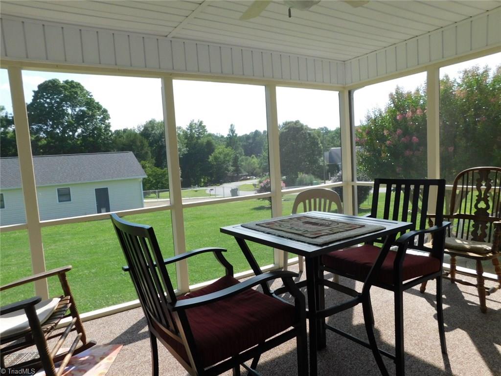 405 Heitman Road Thomasville, NC 27360 - Photo 21 of 25 SCREENED BACK PORCH