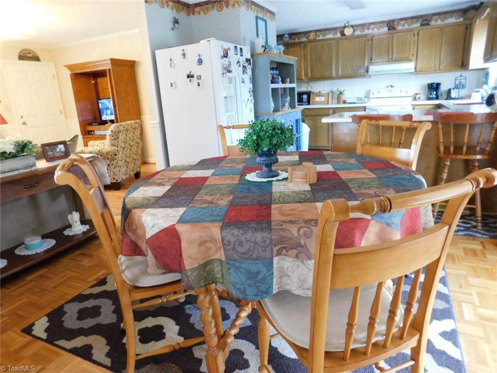 405 Heitman Road Thomasville, NC 27360 - Photo 7 of 25 BREAKFAST KITCHEN VIEW