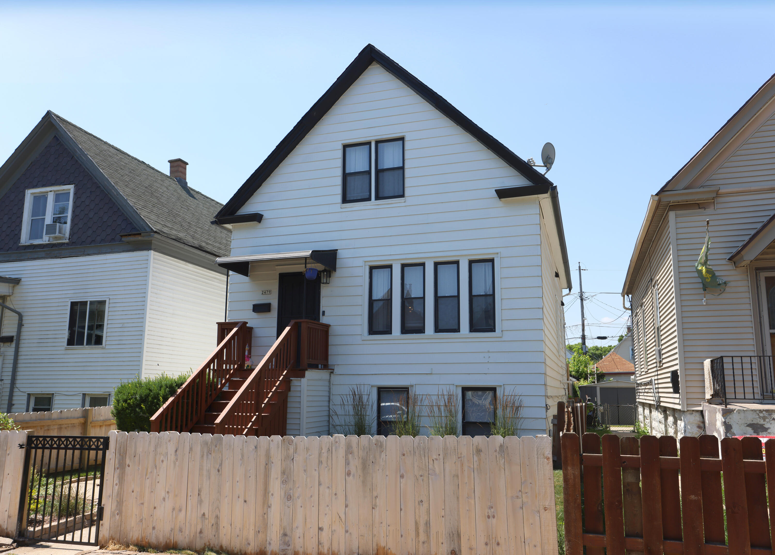 2479 South 10th Street Milwaukee, WI 53215 - Photo 2 of 26 Exterior