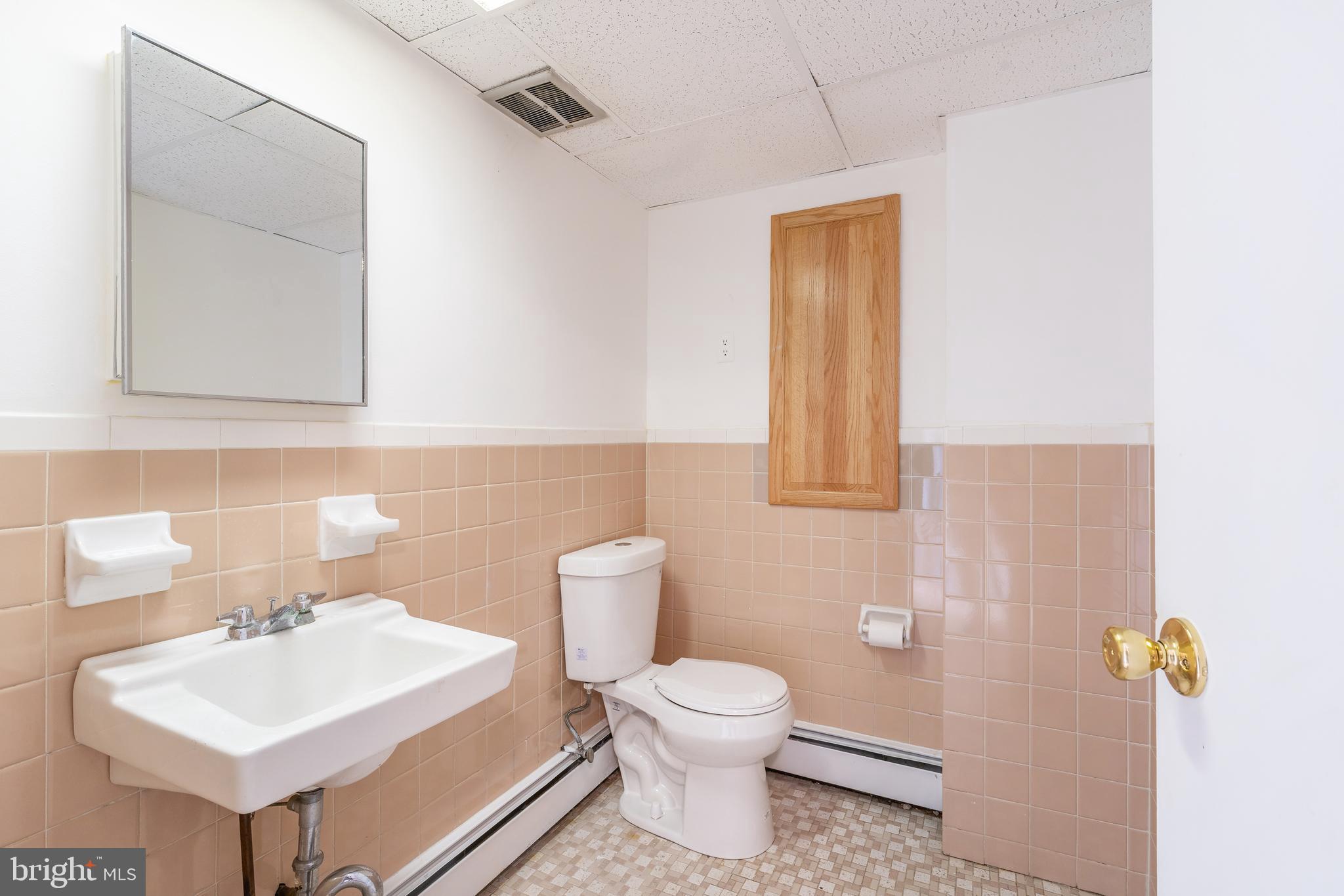 6910 Cliff Road Philadelphia, PA 19128 - Photo 14 of 23