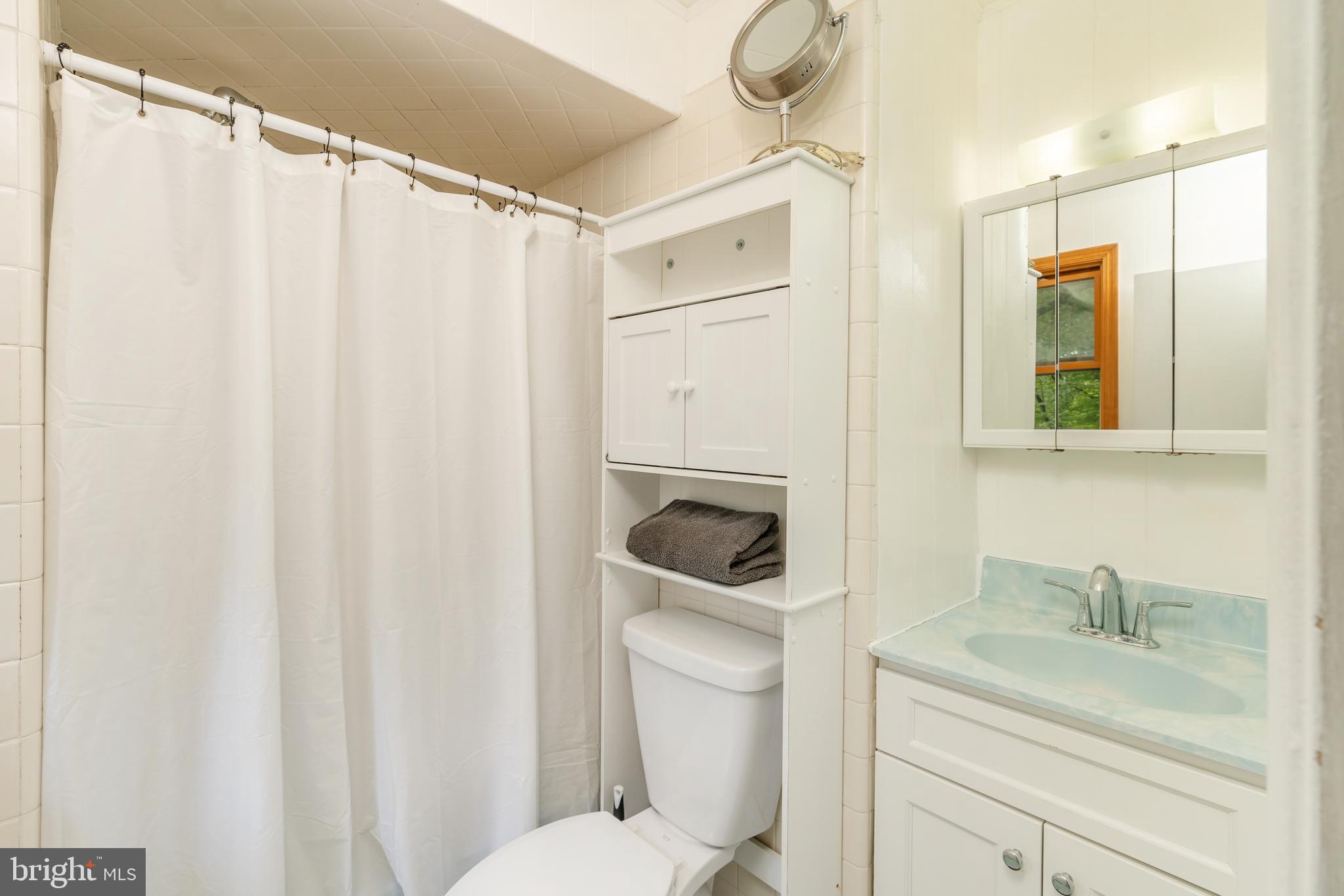 6910 Cliff Road Philadelphia, PA 19128 - Photo 8 of 23