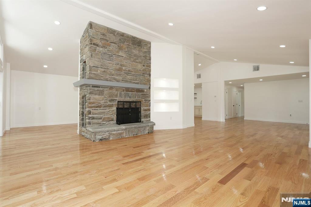 51 Mill Rd Extension Woodcliff Lake, NJ 07677 - Photo 5 of 50