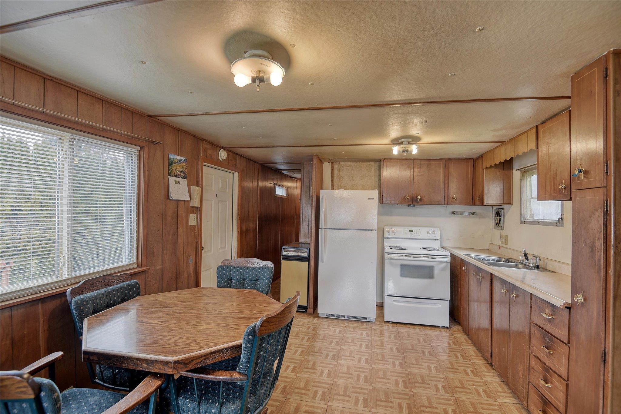 40501 Lakeside Road Loon Lake, WA 99148 - Photo 9 of 33 Gallery Image 9