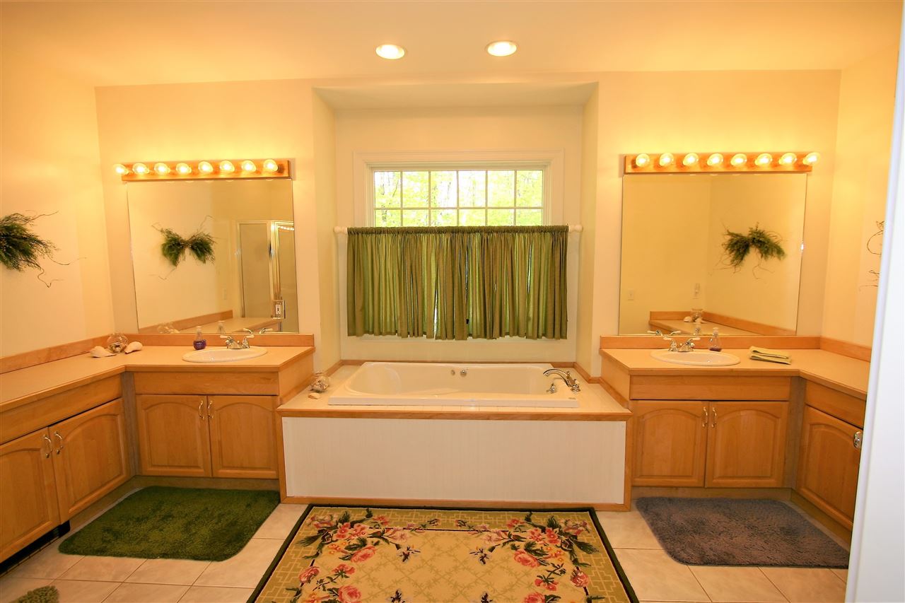 126 Spruce Road Wolfeboro, NH 03894 - Photo 16 of 22 Gallery Image 16