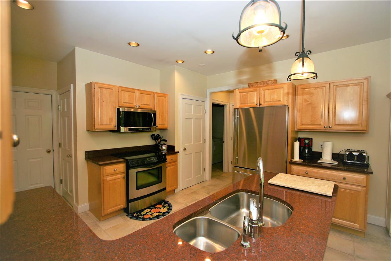 126 Spruce Road Wolfeboro, NH 03894 - Photo 5 of 22 Gallery Image 5