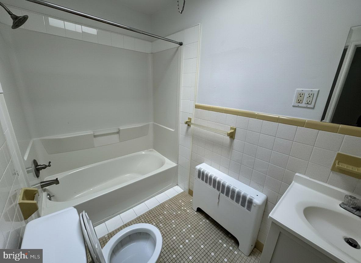 206-212 Clements Bridge Road, Unit 2 Barrington, NJ 08007 - Photo 5 of 5 a bathroom with a tub a sink and a toilet