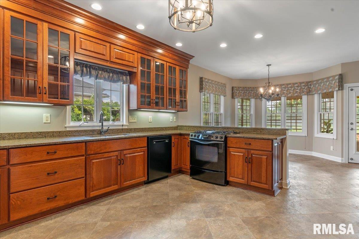 4600 Foxhall Lane Springfield, IL 62711 - Photo 8 of 35