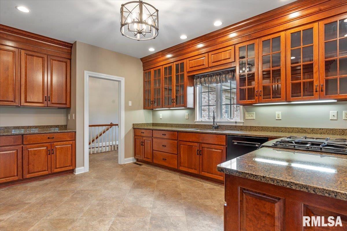 4600 Foxhall Lane Springfield, IL 62711 - Photo 9 of 35