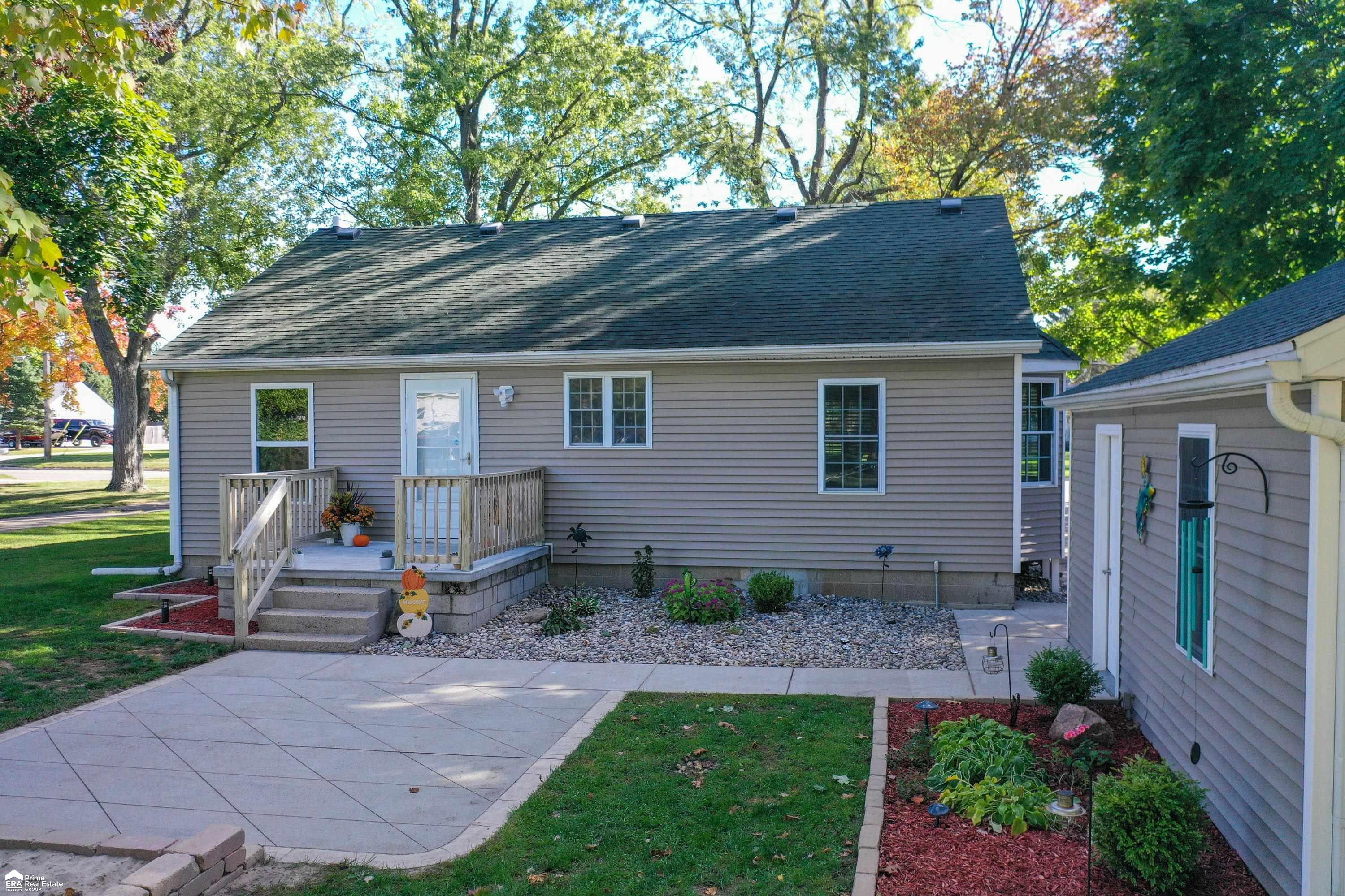 473 Deland Road Flushing, MI 48433 - Photo 16 of 52 50092080-16.JPG