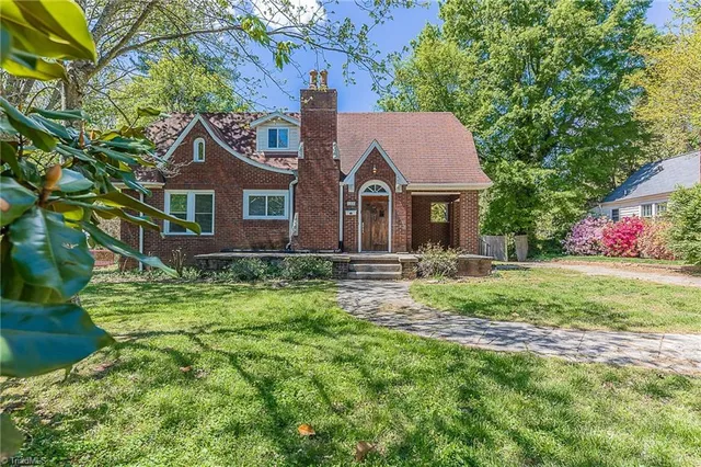 $327,000 | 122 Rosedale Circle, Winston-Salem, NC 27106