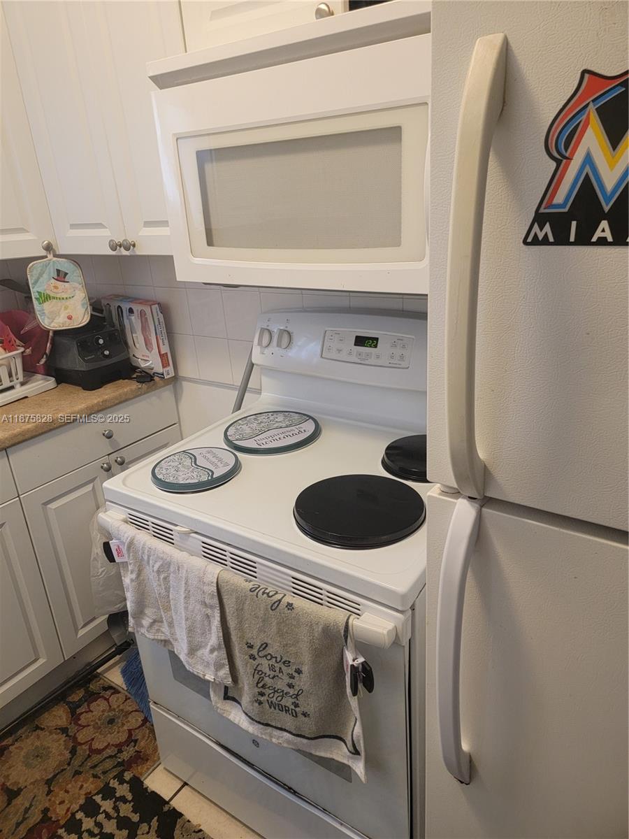 1670 Harding Street Hollywood, FL 33020 - Photo 6 of 19 a utility room with dryer and washer