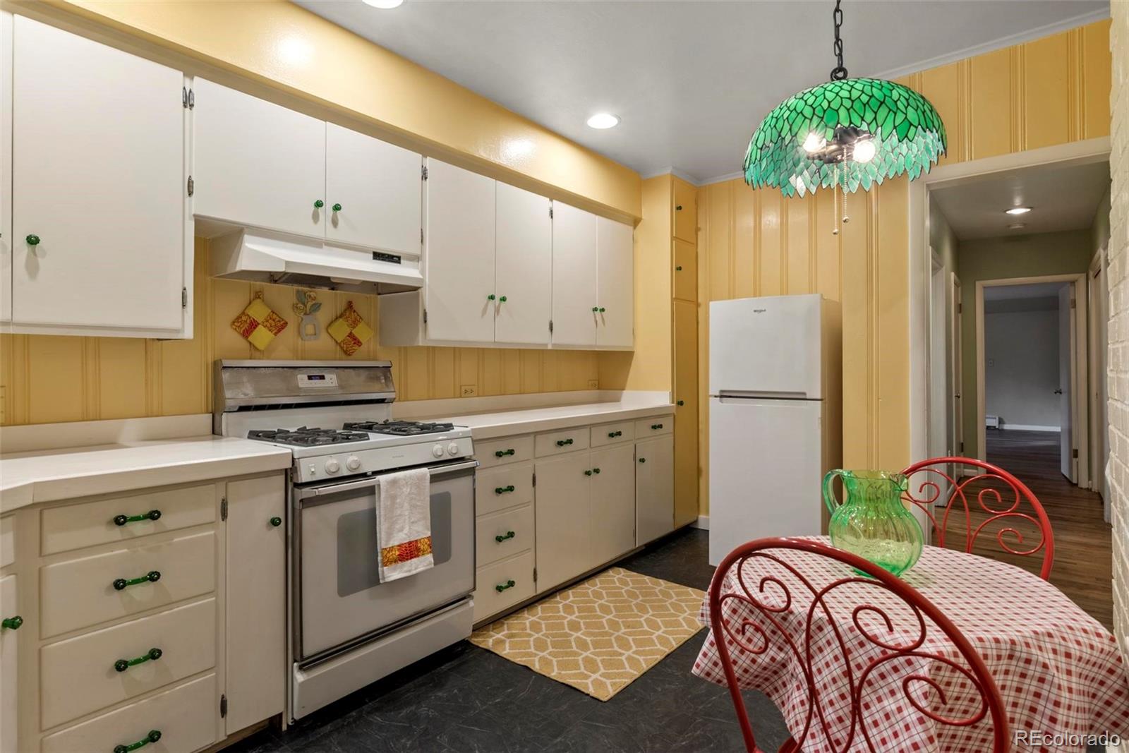 28254 Kinnikinnick Road Evergreen, CO 80439 - Photo 17 of 31 Gallery Image 17
