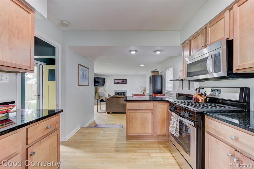 4217 Crooks Road Royal Oak, MI 48073 - Photo 10 of 50