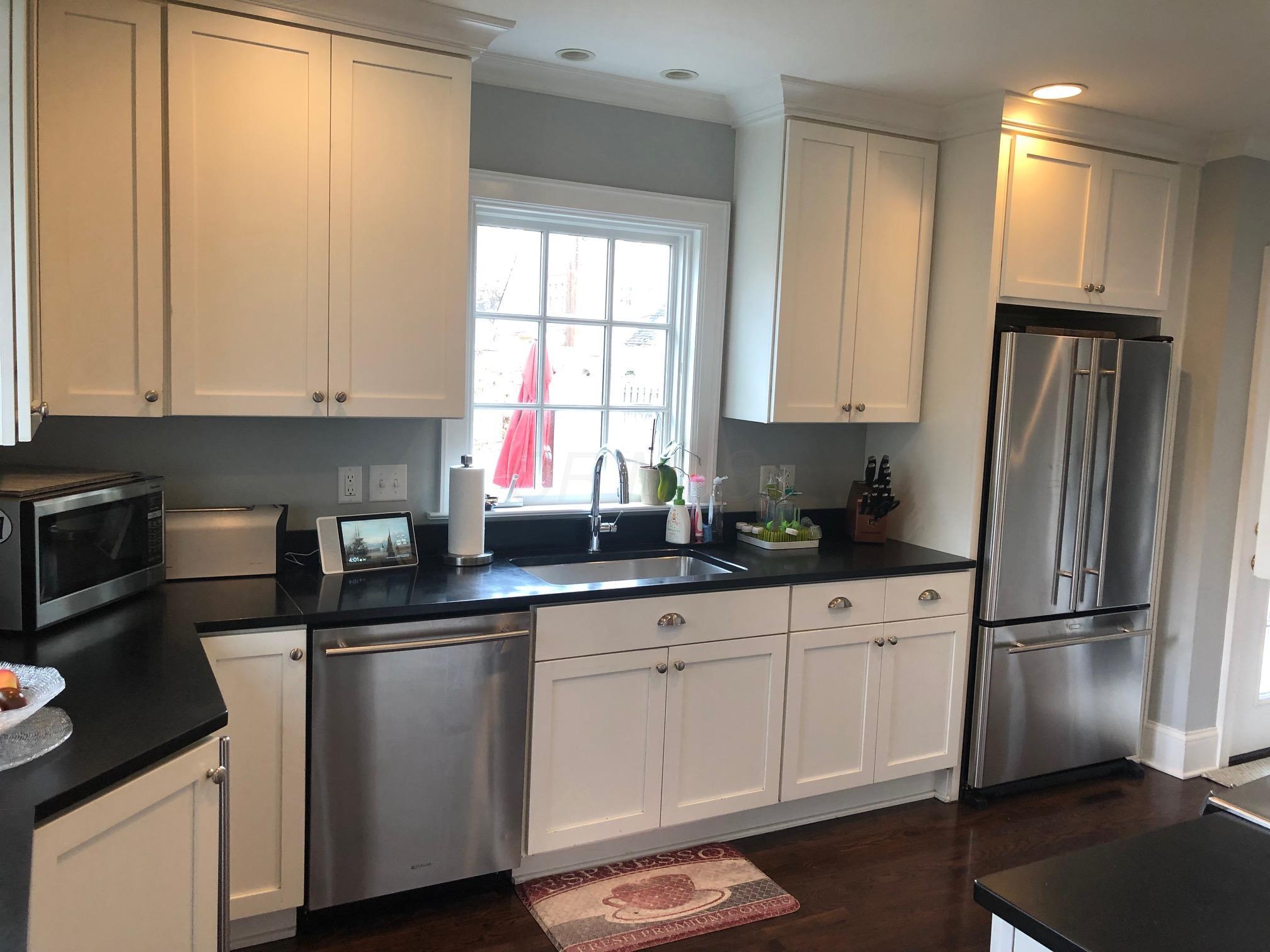 2384 Sherwood Road Columbus, OH 43209 - Photo 8 of 21