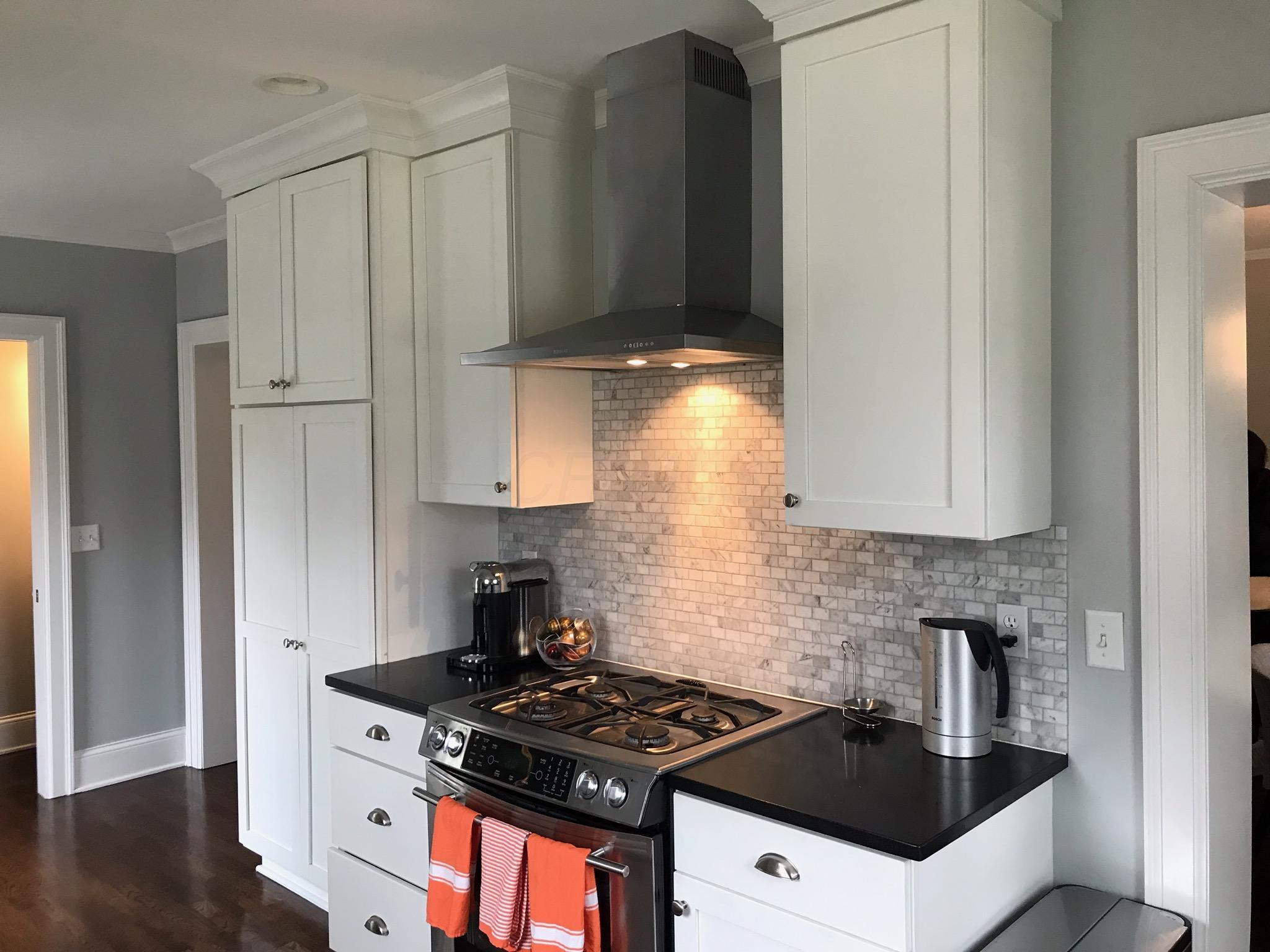 2384 Sherwood Road Columbus, OH 43209 - Photo 9 of 21